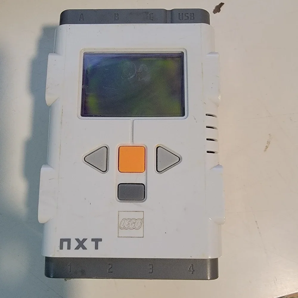 Lego Mindstorms NXT Intelligent Brick With Battery Pack No Charger Bin 12
